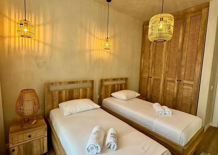 Aquaterra, Coast Palasë